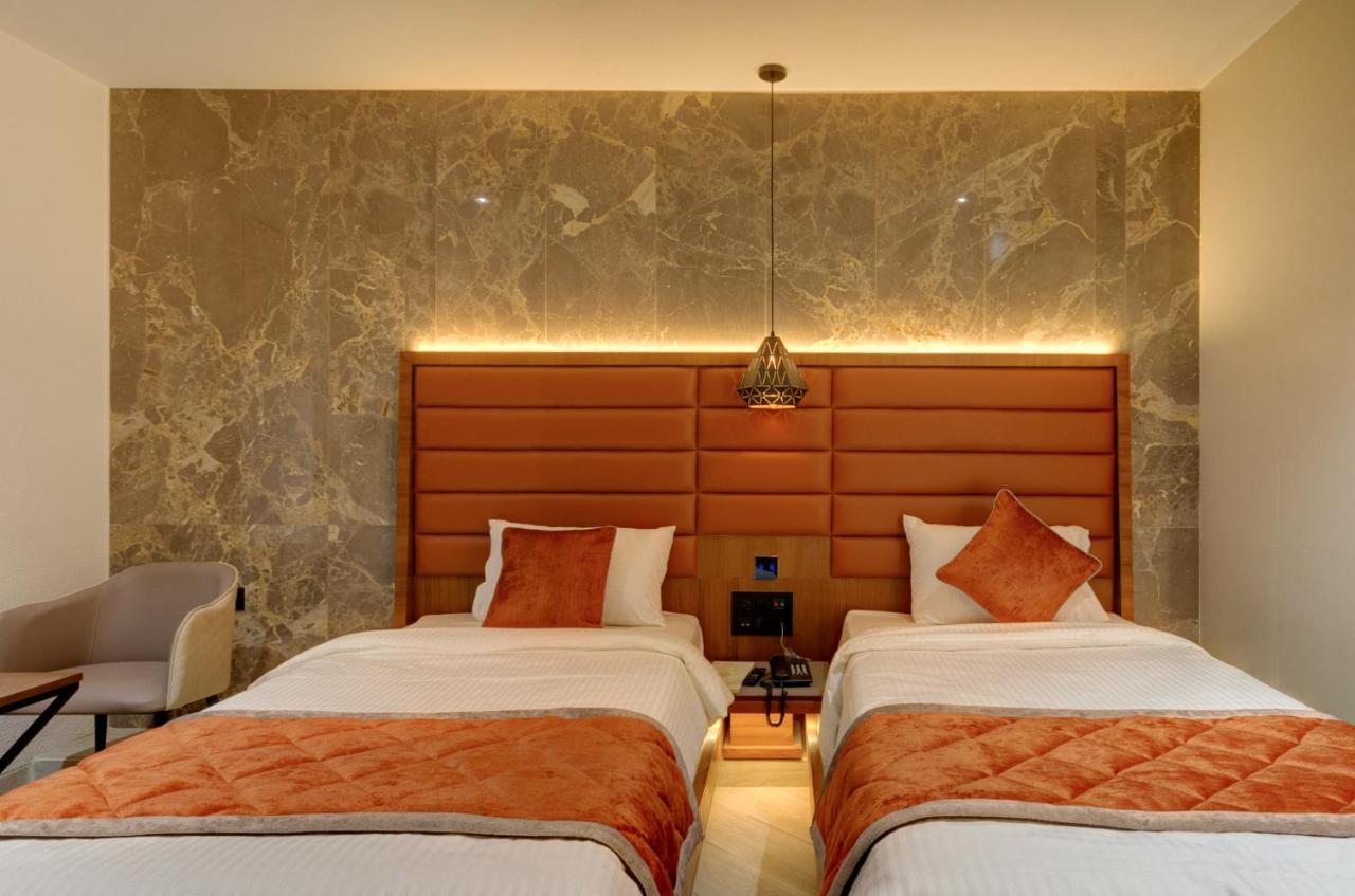 Hotel Diamond 26 Surat Exterior photo